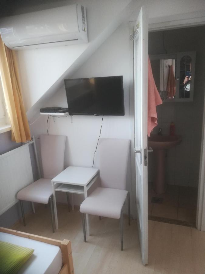 Fekete Macska Panzio Hotel Тата Екстериор снимка